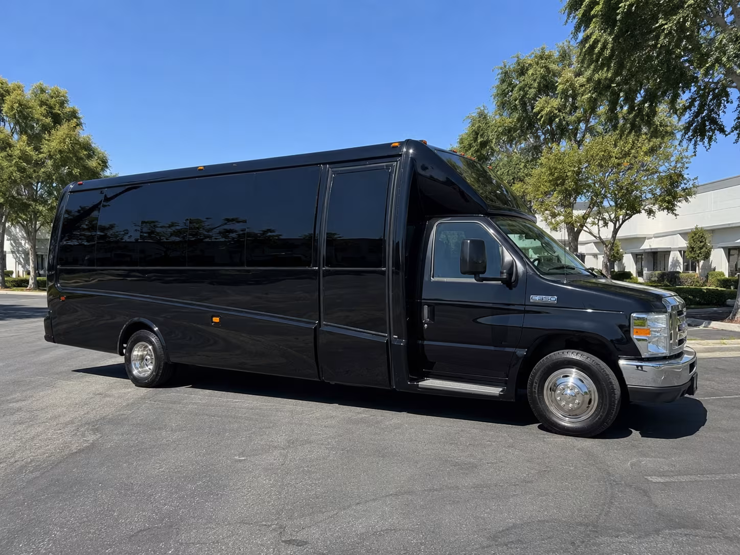 booking wedding buses for winter weddings in lakeville minnesota
