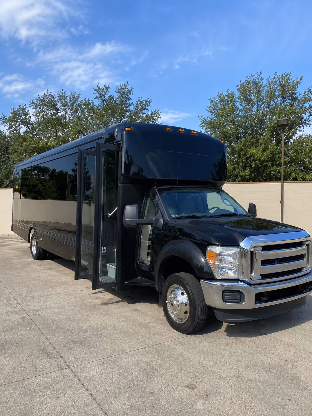 lakeville 20 passenger party bus