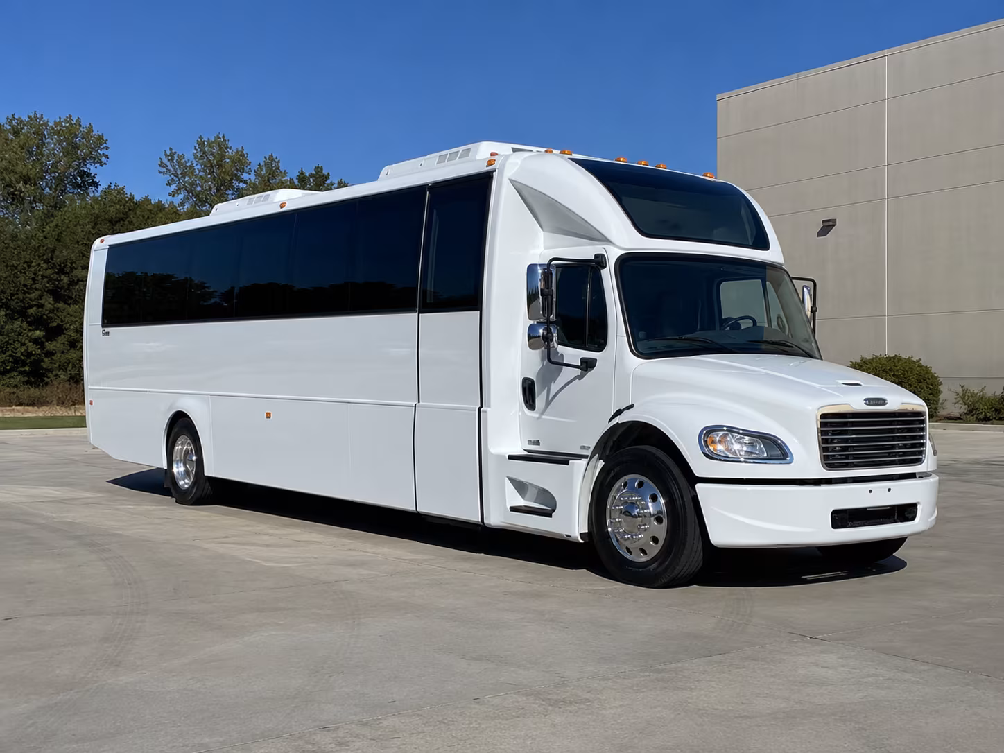lakeville 28 passenger party bus