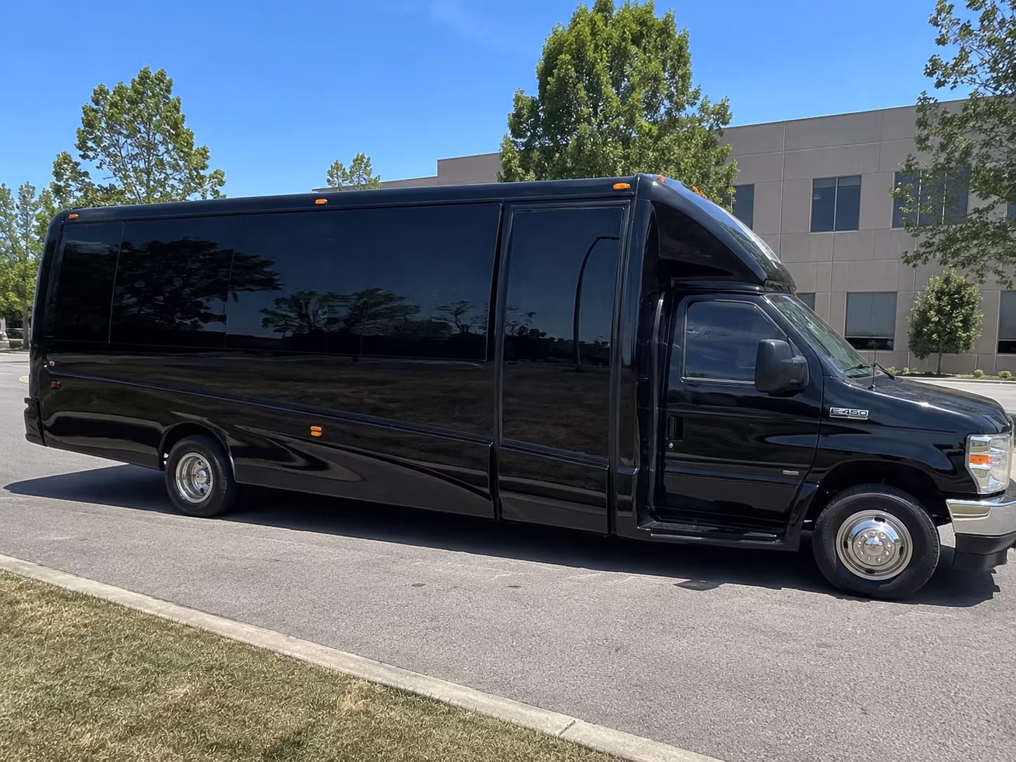 lakeville bus rentals for trade shows and large scale corporate travel